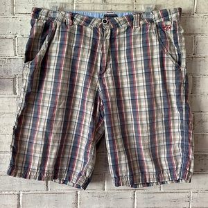 Men’s plaid shorts. Flat front. Blue/red/tan. 38W